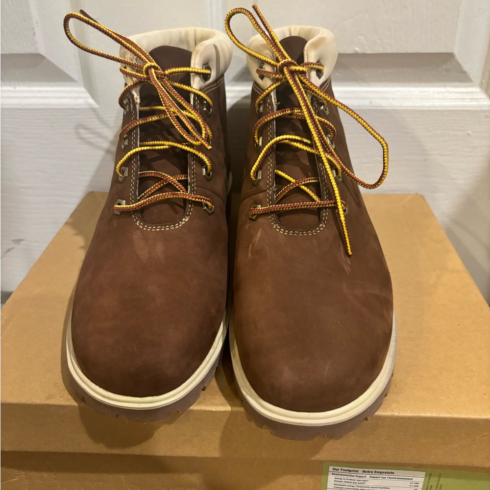 Timberland Men's Brown Leather Boots with Tan Accents